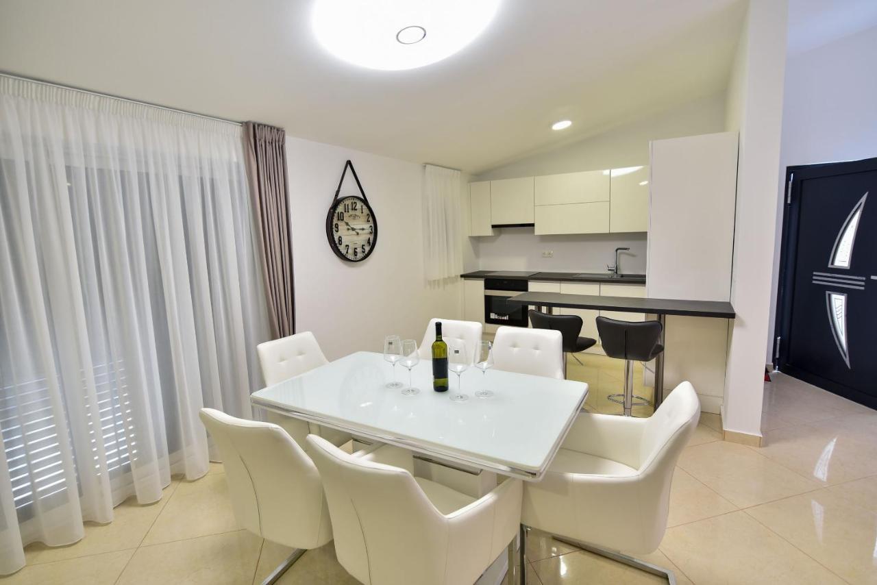 Apartments Sana 2 Vir Exterior photo